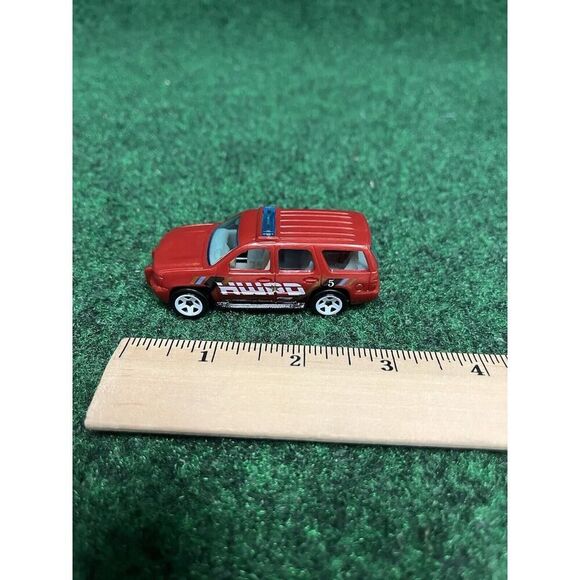 '07 Chevy Tahoe (Red) - Police Pursuit - Hot Wheels Basic Loose (2019) - Picture 3 of 4